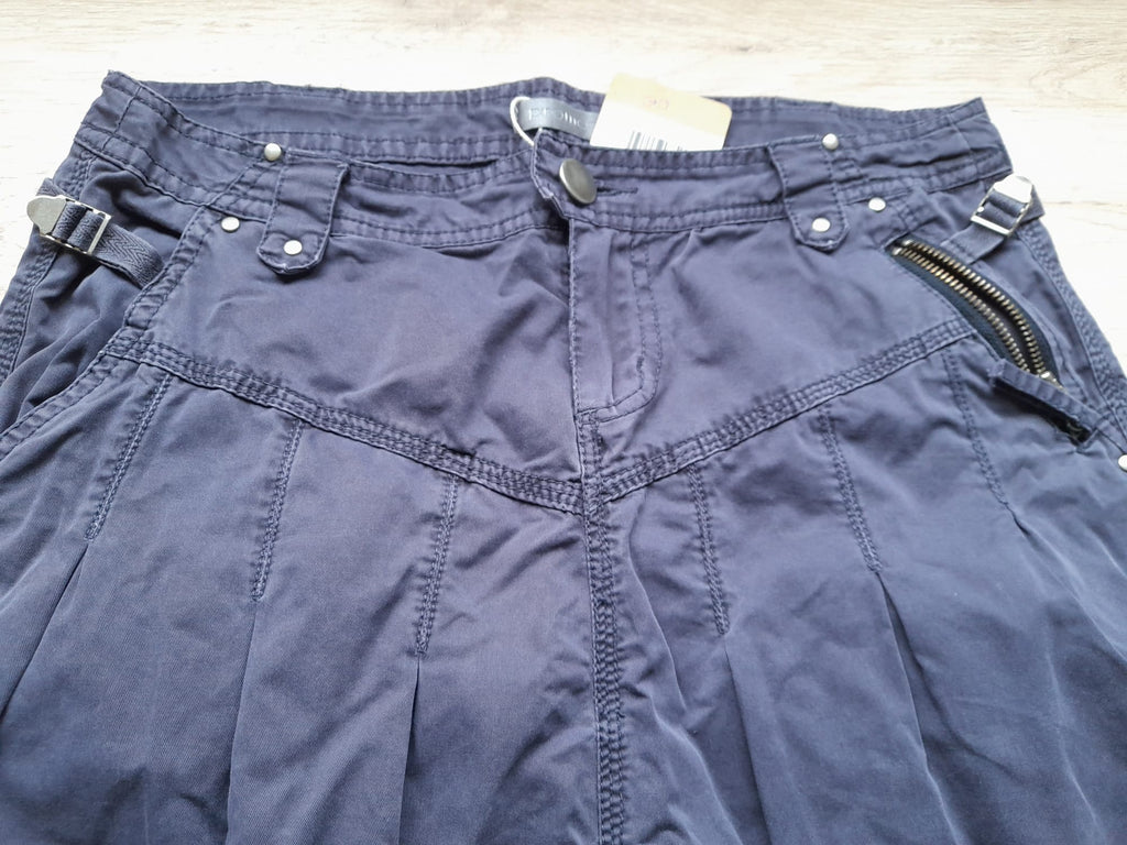 PANTALÓN AZUL MARINO PIRATA CON BORDADO SEÑORA