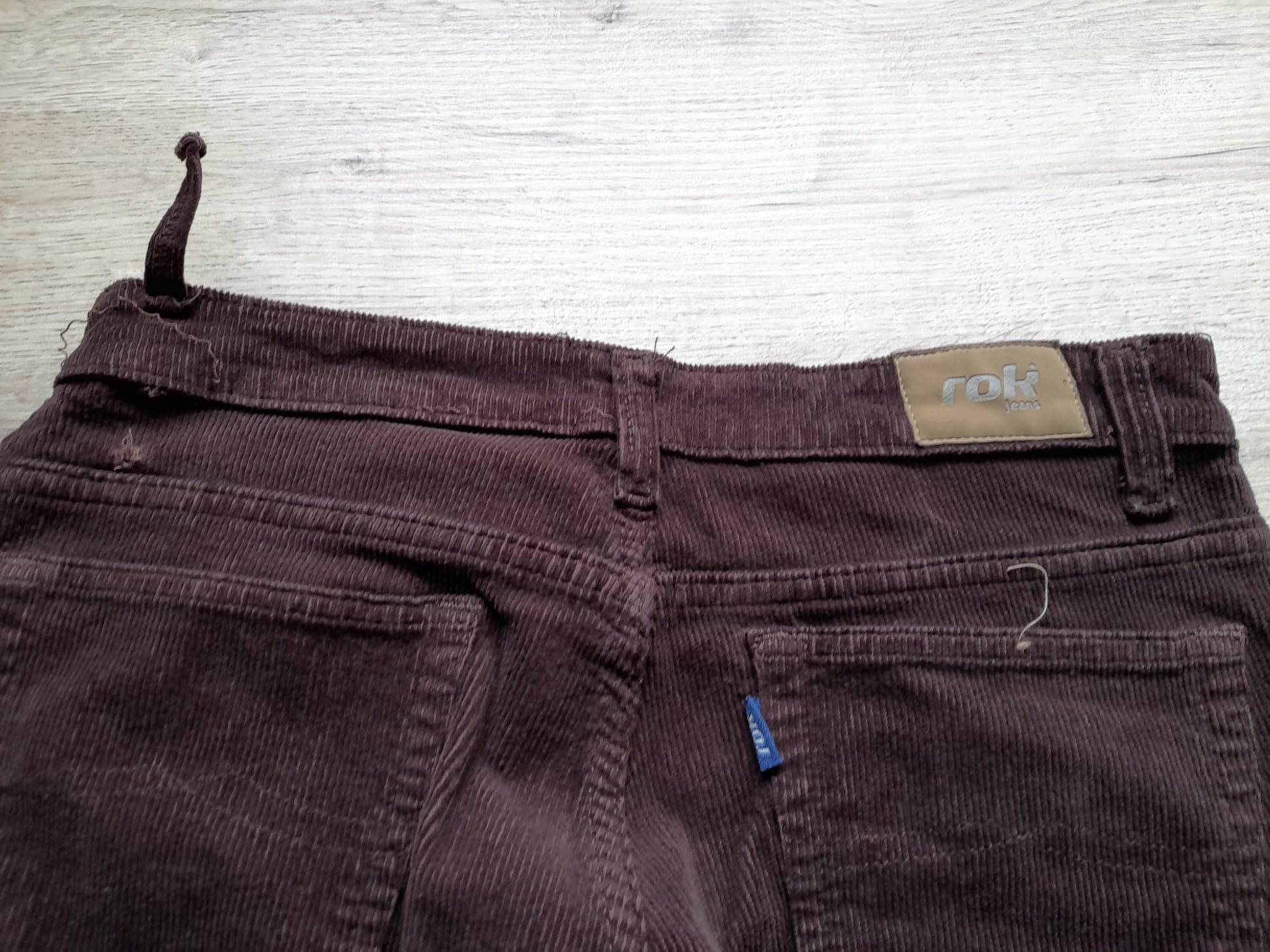 PANTALÓN MARRÓN DE PANA SEÑORA ( ROTURA DE HEBILLA TRASERA CINTURÓN )