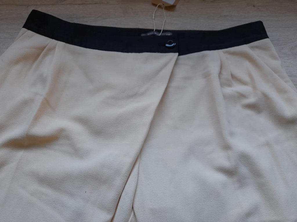 PANTALÓN BEIGE DE VESTIR CON CINTURA NEGRA SEÑORA