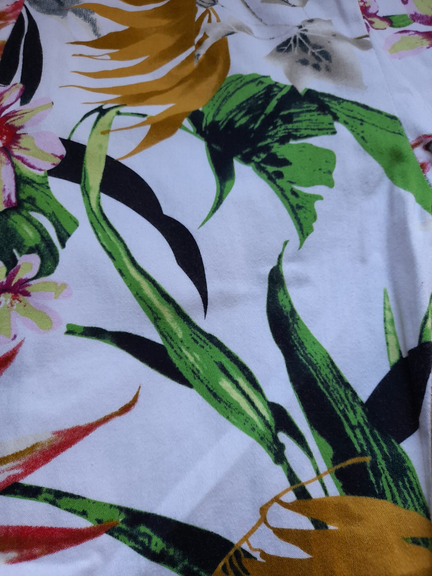 PANTALÓN BLANCO DE VESTIR CON ESTAMPADO FLORAL SEÑORA