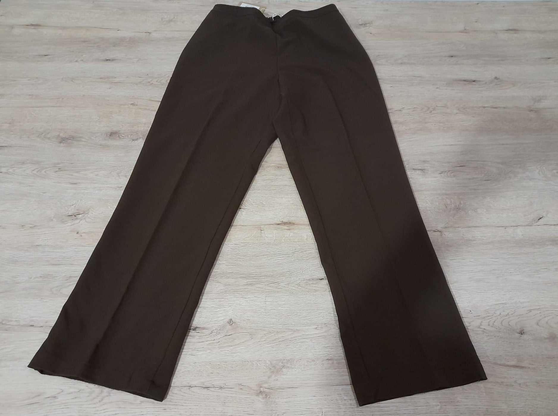 PANTALÓN MARRÓN POLIÉSTER -VISCOSA CON GOMA EN CINTURA SEÑORA