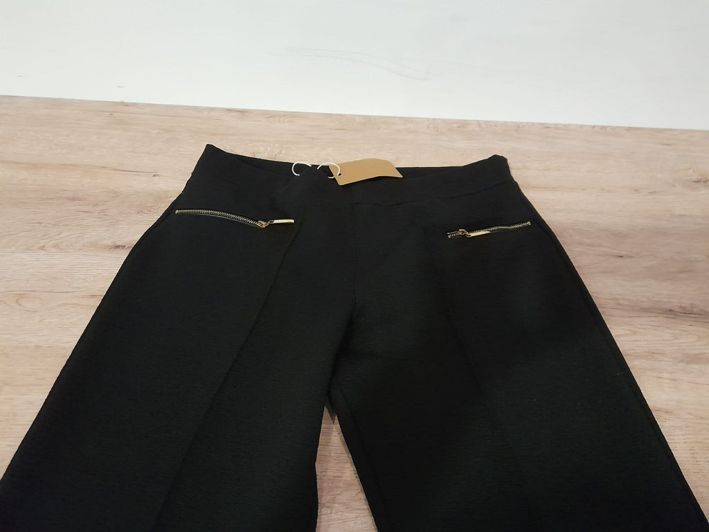PANTALÓN NEGRO ELÁSTICO POLIÉSTER/VISCOSA CON CREMALLERAS DORADAS