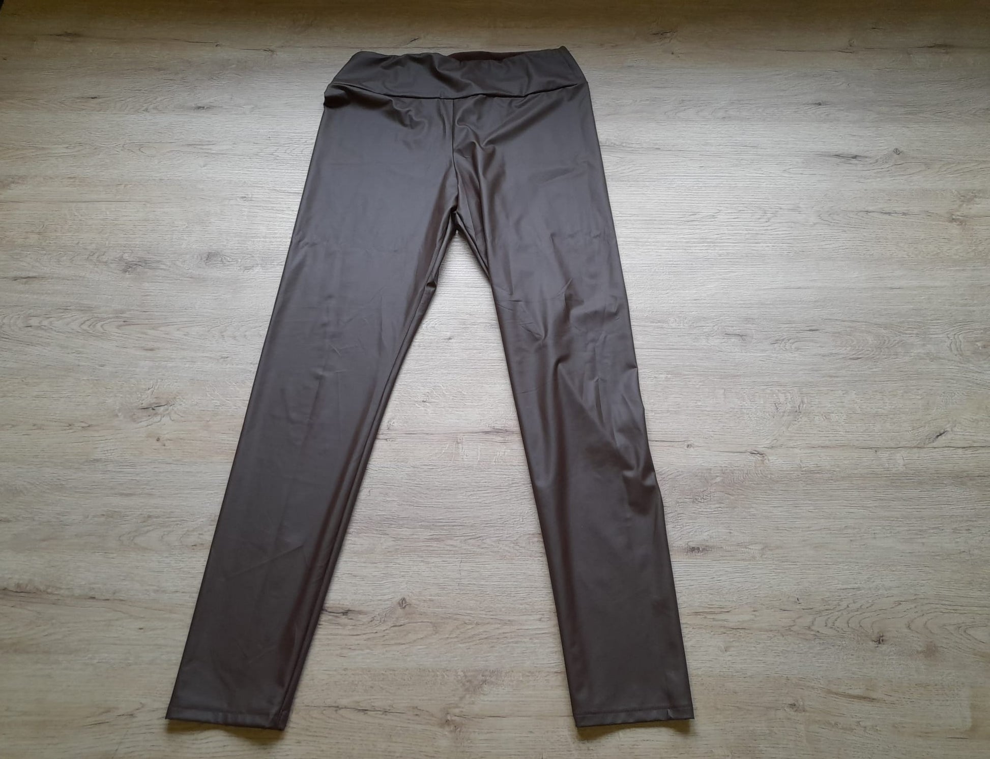 LEGGING MARRON IMITACIÓN POLIPIEL