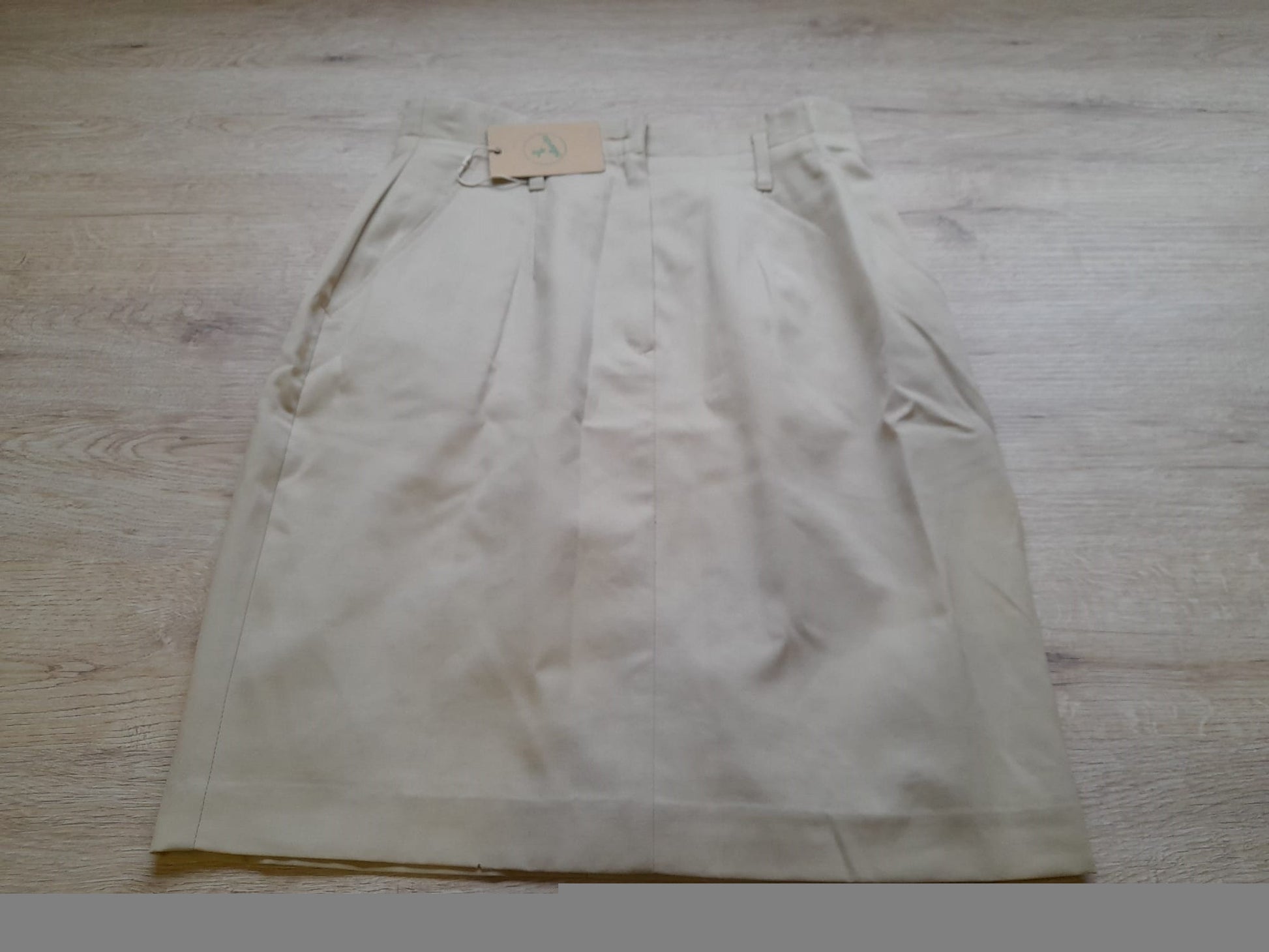 FALDA BEIGE CORTA TUBO