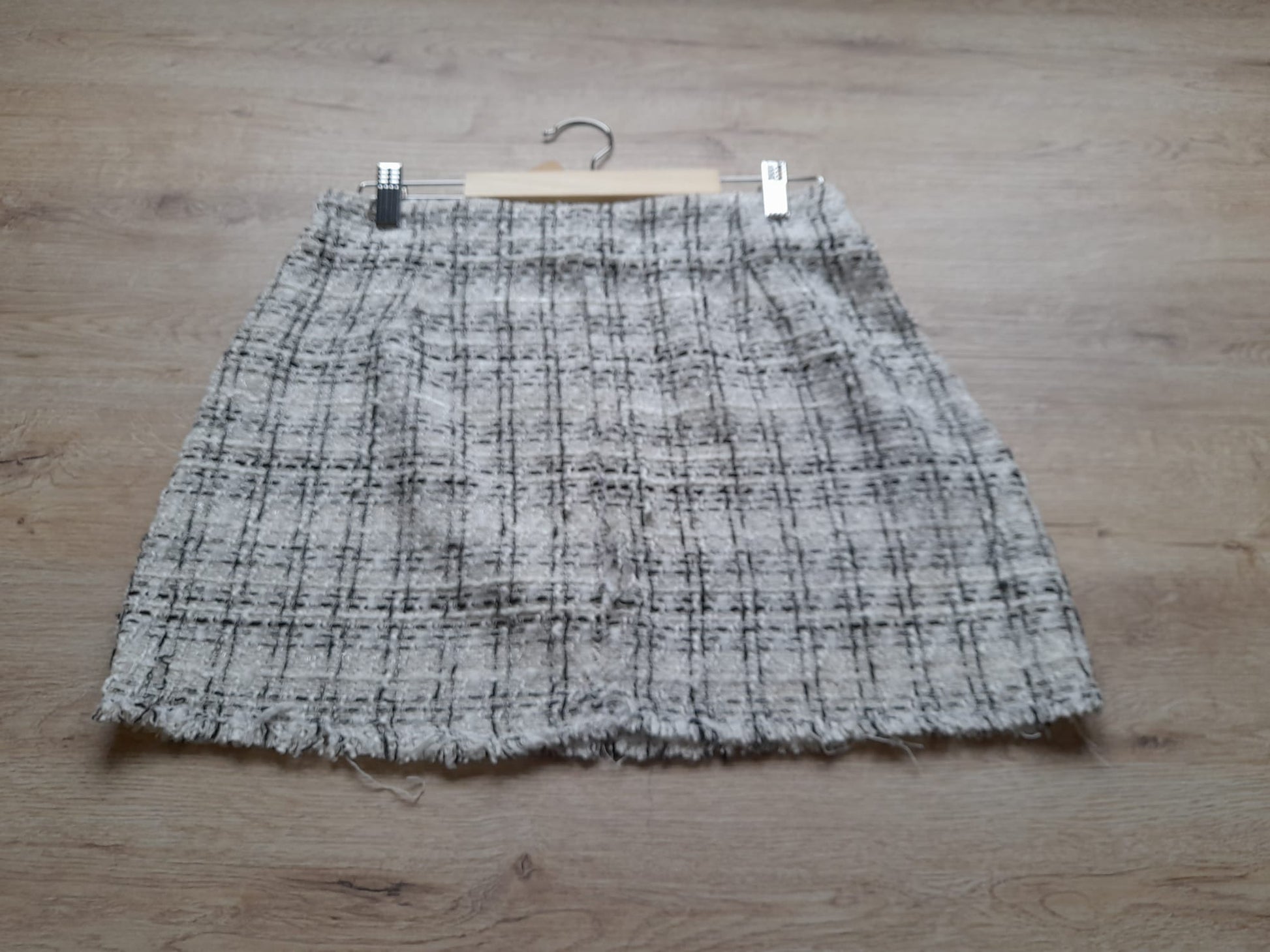 FALDA CORTA BLANCA JASPEADA