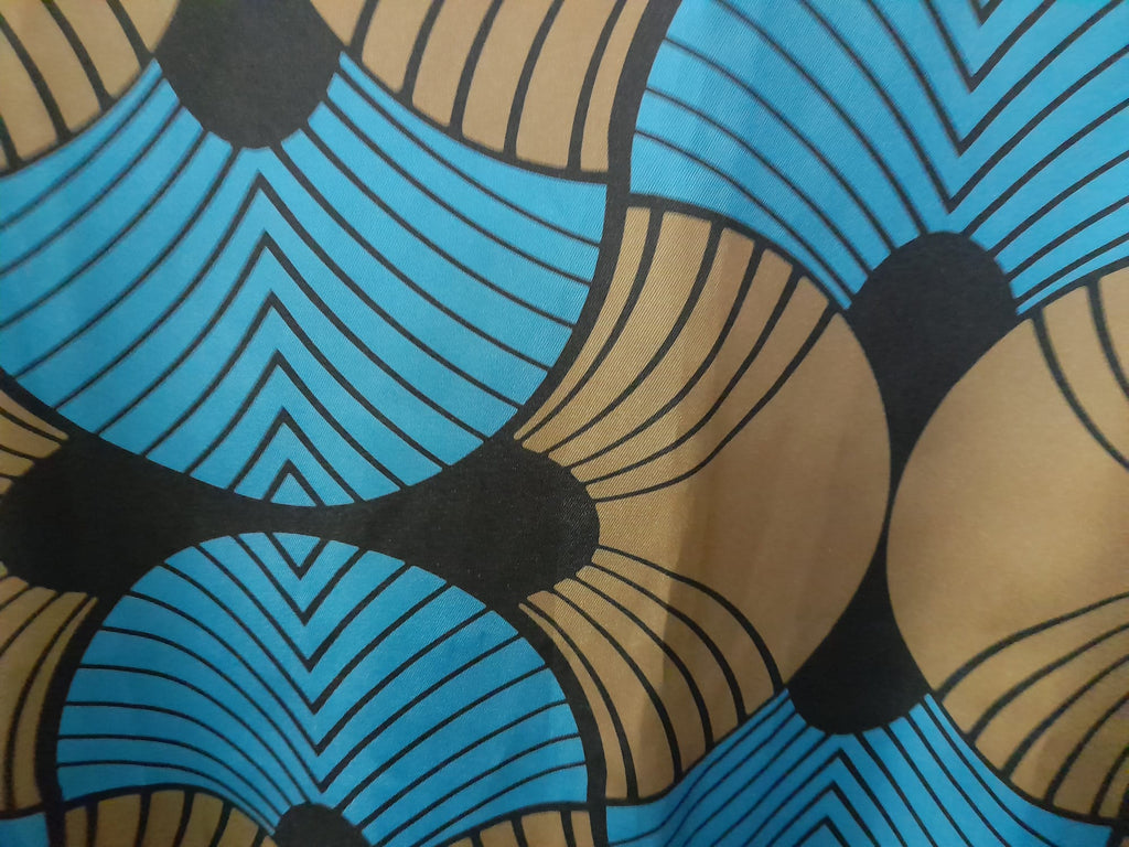 BLUSA AZUL DE GASA CON ESTAMPADO GEOMÉTRICO Y MANGA FRANCESA
