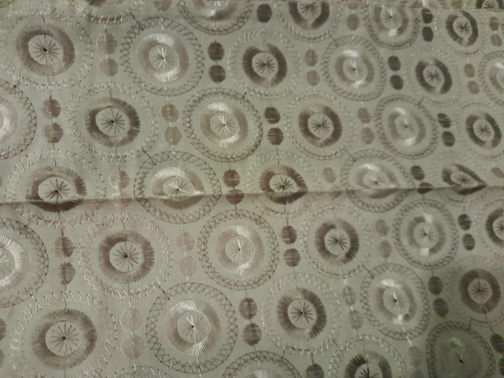 PANTALÓN BEIGE OSCURO SEÑORA CON BORDADOS