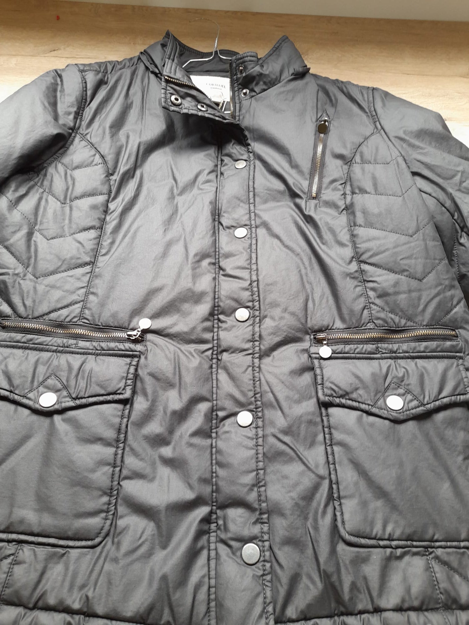 ABRIGO CORTO NEGRO IMPERMEABLE