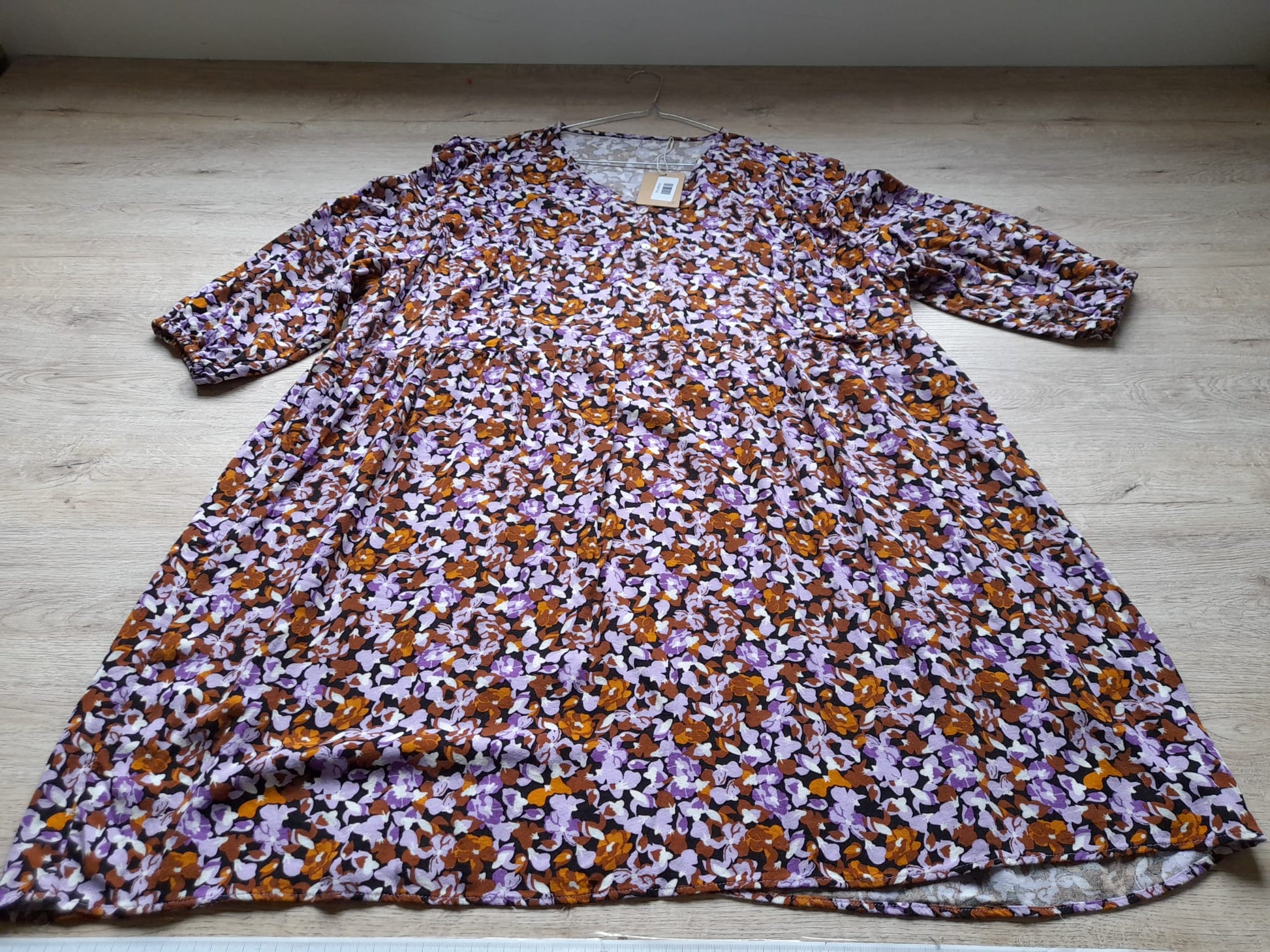 VESTIDO CON MANGA FRANCESA Y ESTAMPADO FLORAL