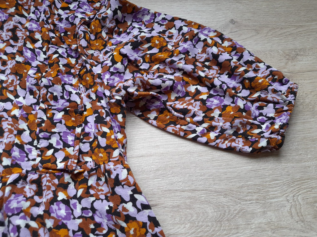 VESTIDO CON MANGA FRANCESA Y ESTAMPADO FLORAL