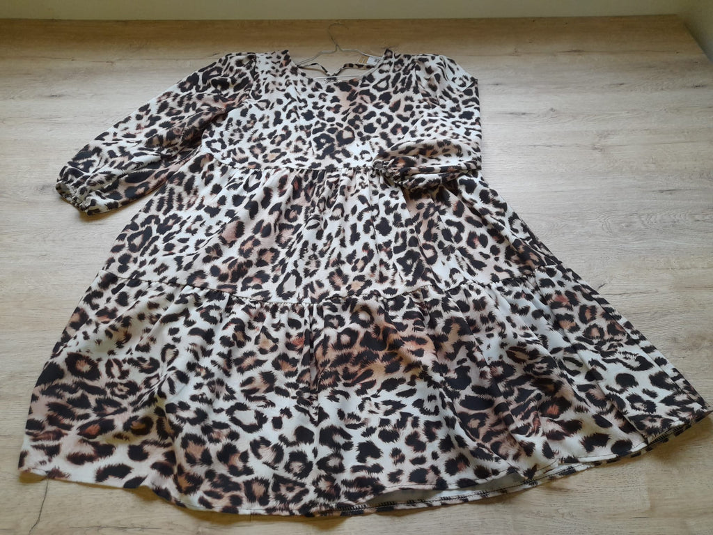 VESTIDO MIDI CON VUELO Y MANGA FRANCESA ESTAMPADO PRINT