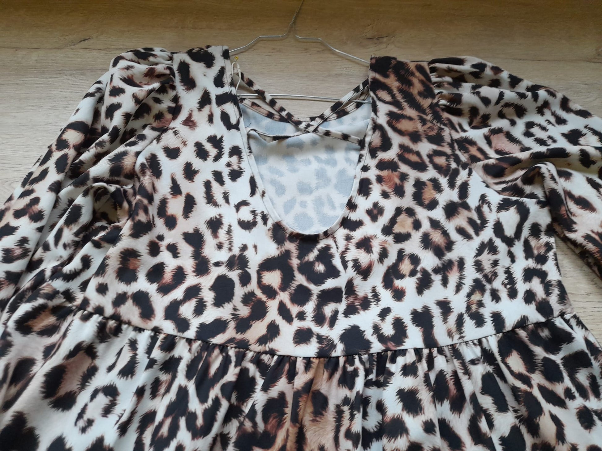 VESTIDO MIDI CON VUELO Y MANGA FRANCESA ESTAMPADO PRINT
