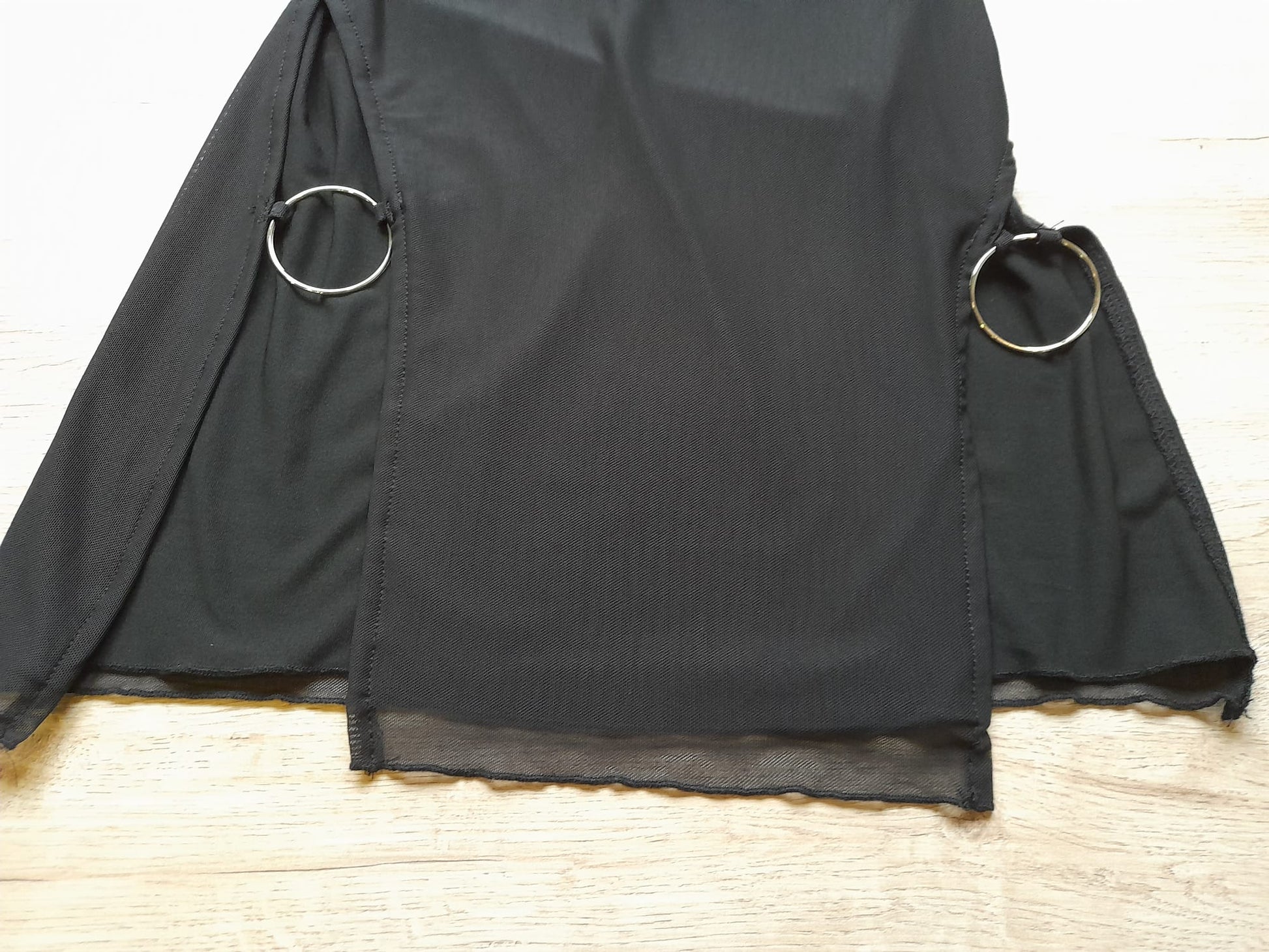 MINI VESTIDO NEGRO CON ATADURA EN CUELLO