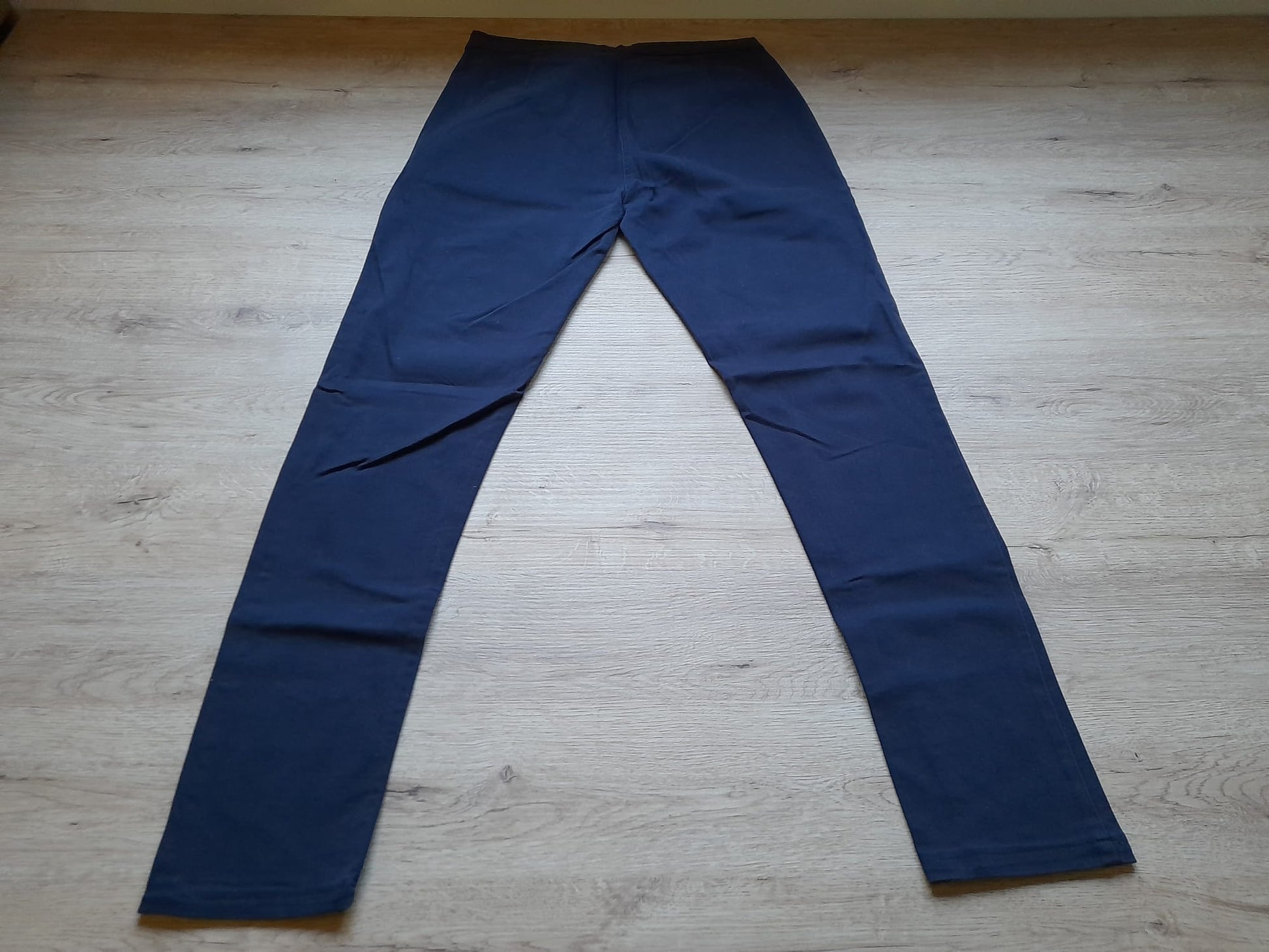 PANTALÓN ELÁSTICO AZUL MARINO CON CREMALLERA LATERAL