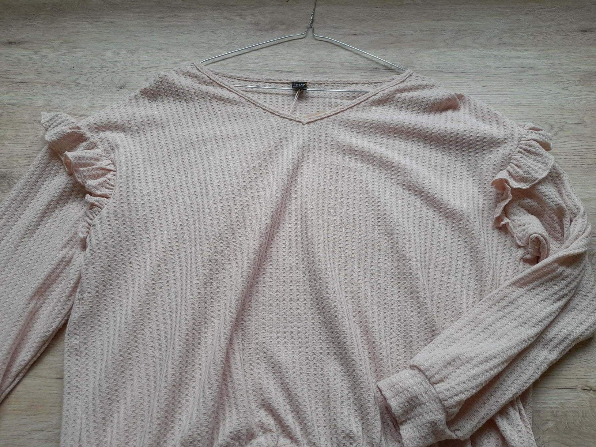 SUDADERA TIPO JERSEY FINO ROSA PALO CON DETALLES DE VOLANTES EN HOMBROS