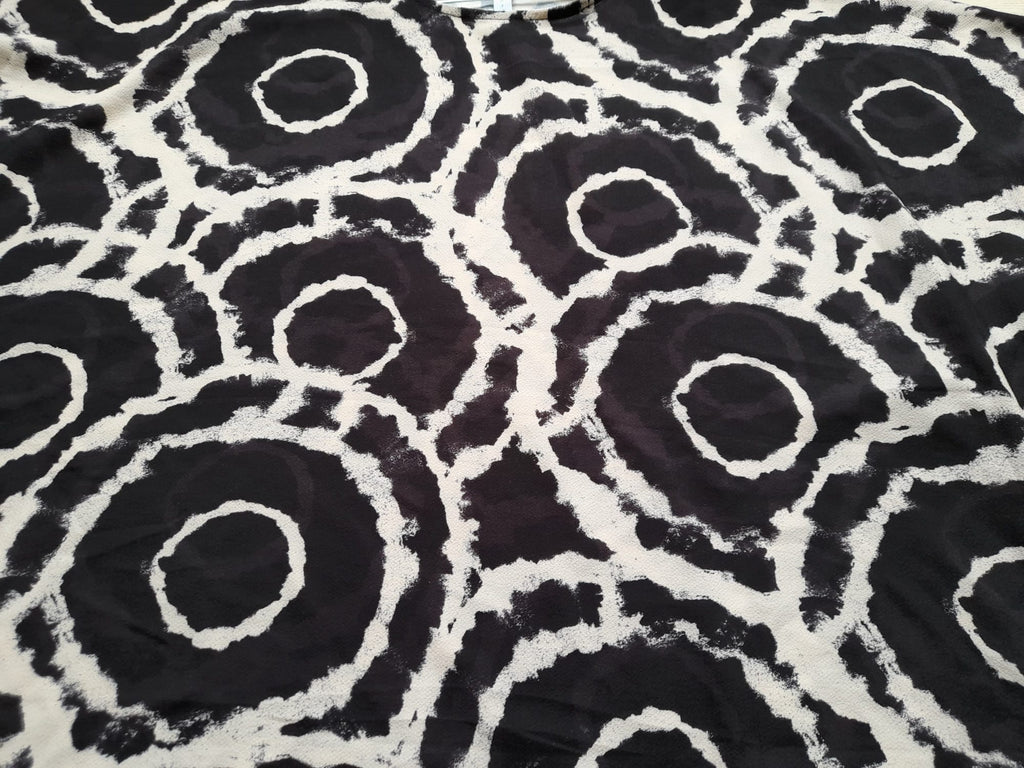 BLUSA GASA NEGRA CON ESTAMPADO