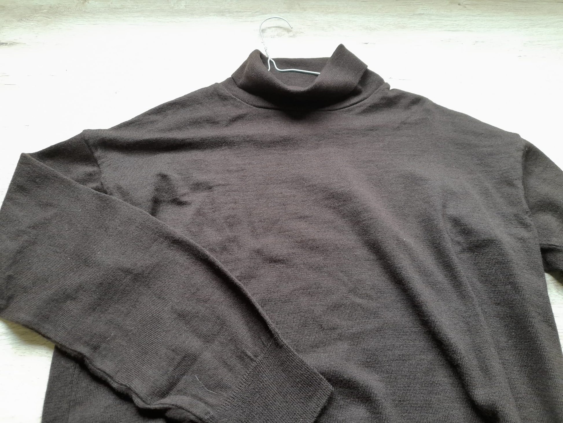 JERSEY MARRÓN CHOCOLATE CUELLO VUELTO