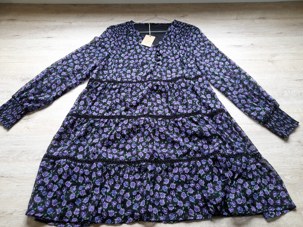 VESTIDO GASA CON ESTAMPADO FLORAL MORADO ,FORRO Y FRUNCIDO EN PUÑOS