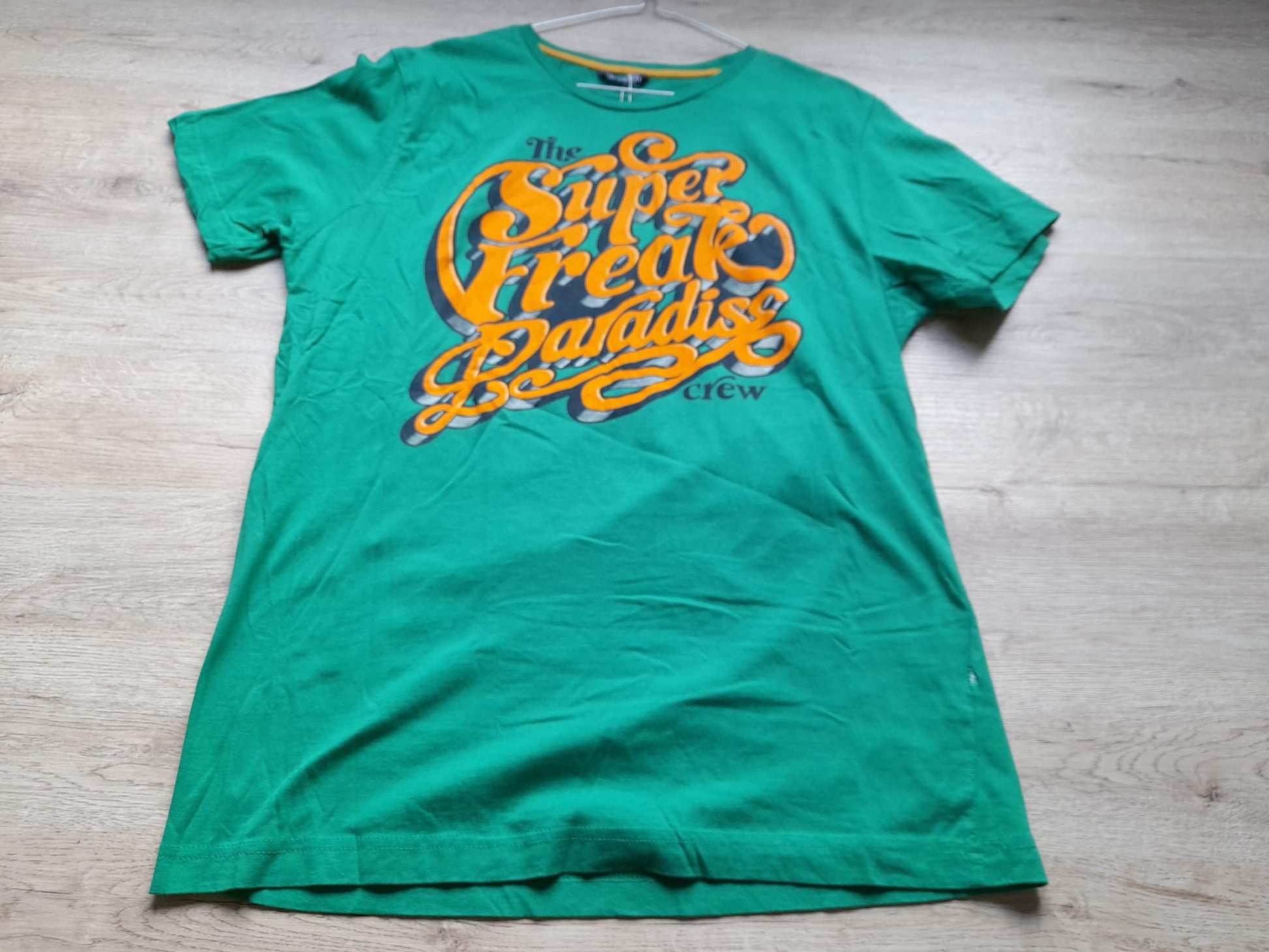 CAMISETA M/C VERDE CON LOGO