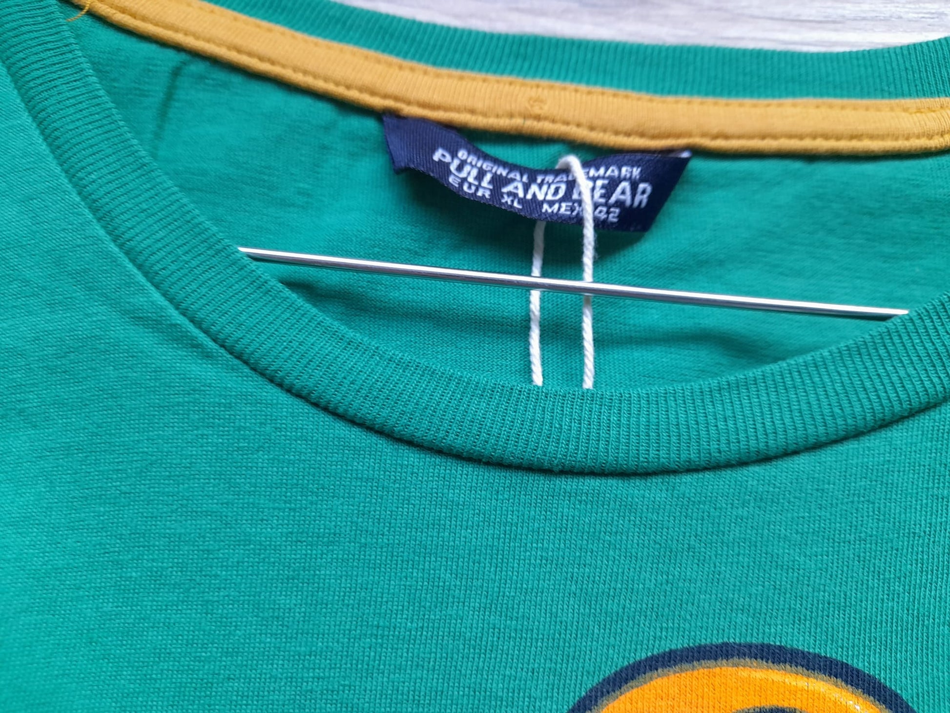 CAMISETA M/C VERDE CON LOGO
