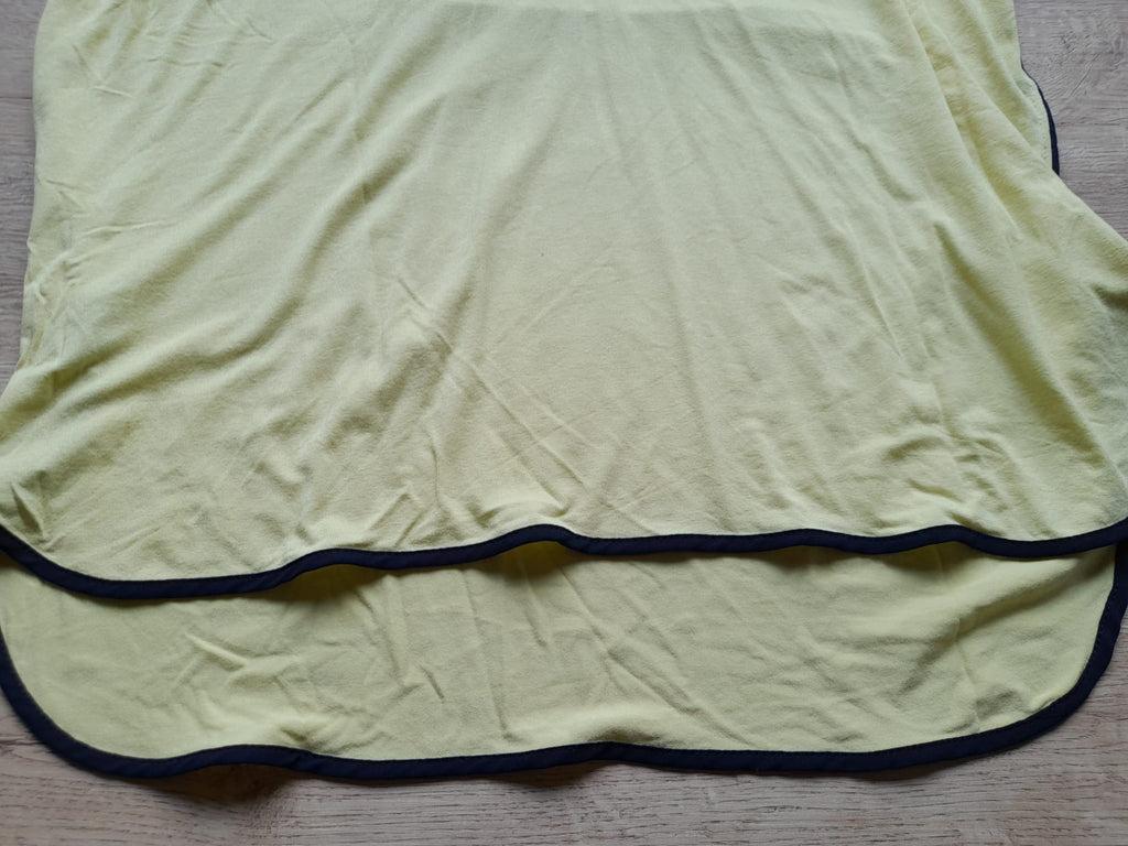 BLUSA LARGA AMARILLA CON RIBETE AZUL