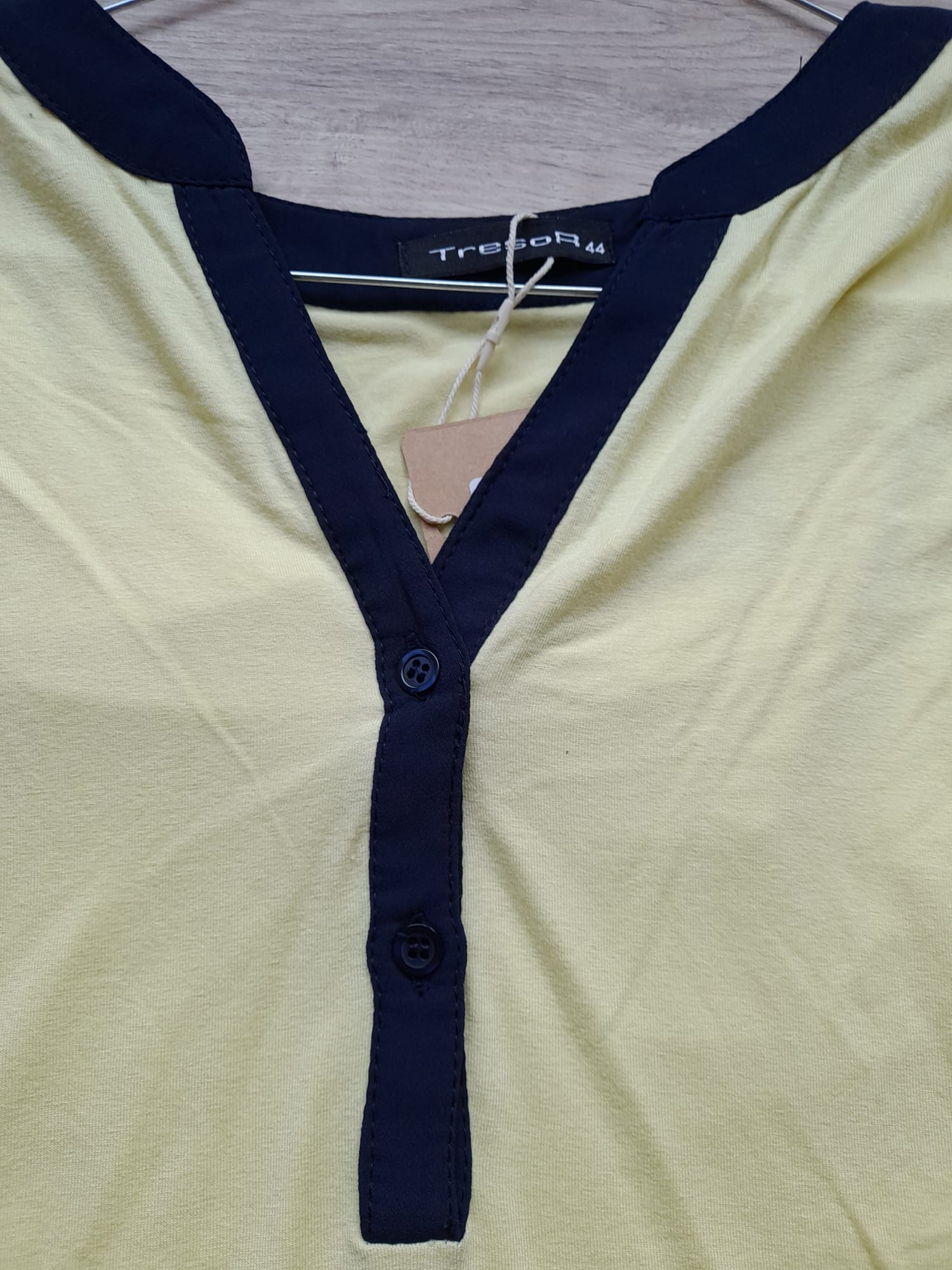 BLUSA LARGA AMARILLA CON RIBETE AZUL