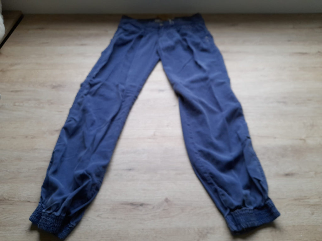 PANTALÓN AZUL MARINO BOMBACHO CON GOMAS TOBILLO