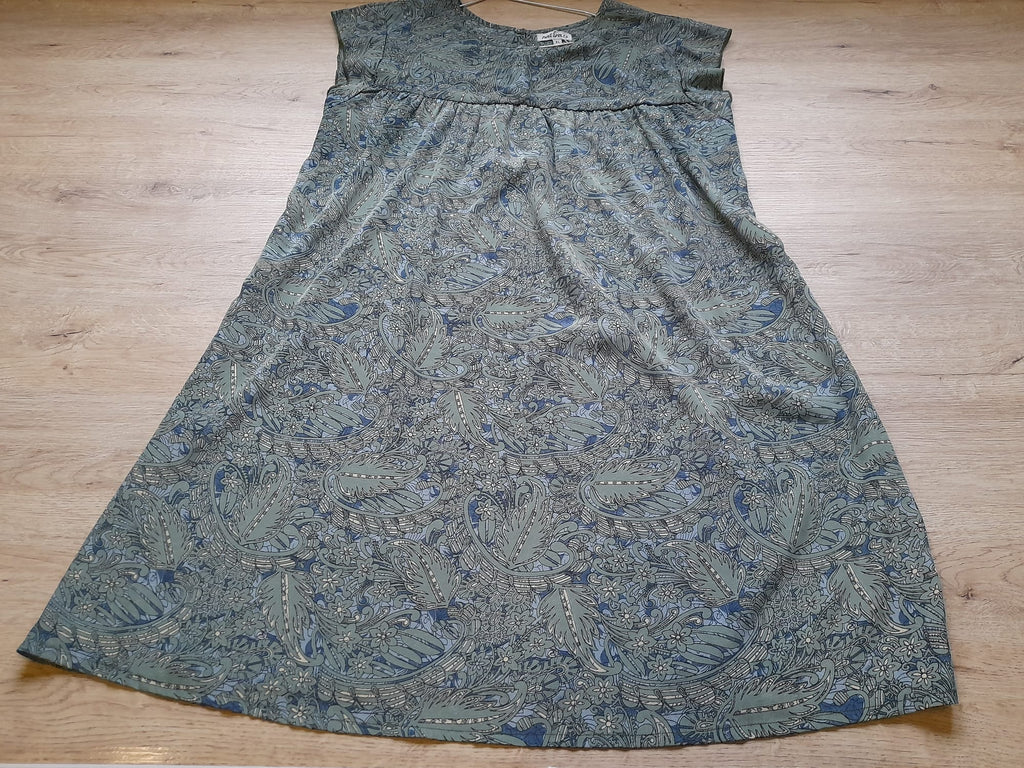 VESTIDO MIDI AZUL CON ESTAMPADO GEOMÉTRICO M/C