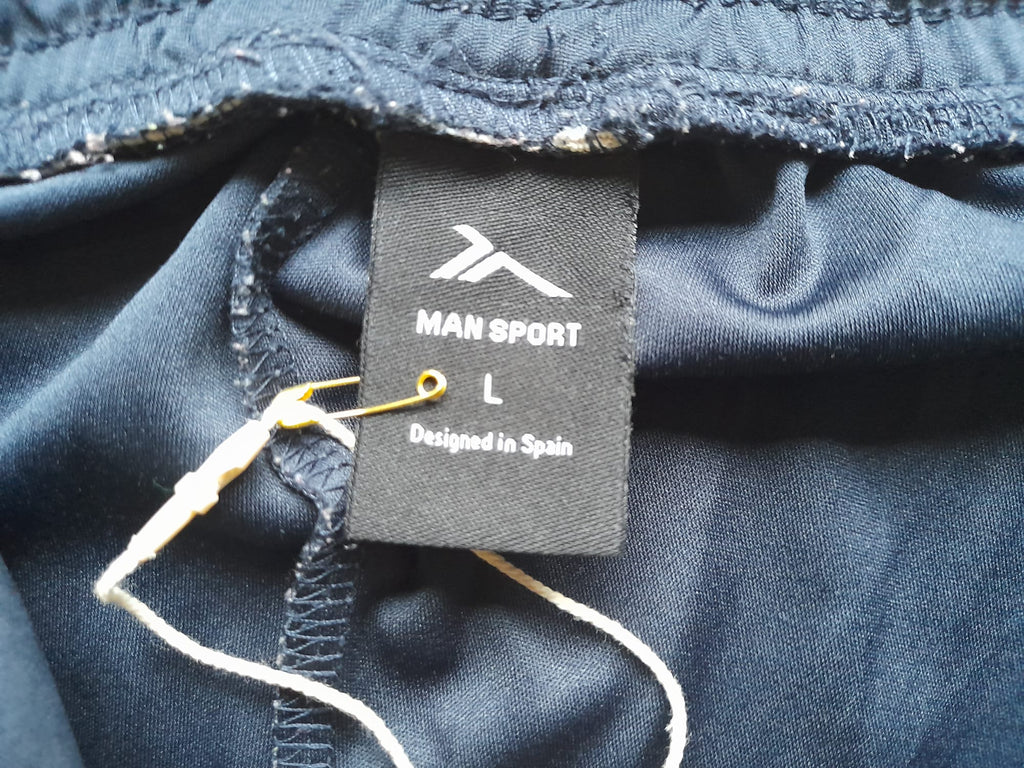 PANTALÓN CORTO DEPORTE AZUL AMRINO CON RAYA VERDE TRANSPIRABLE