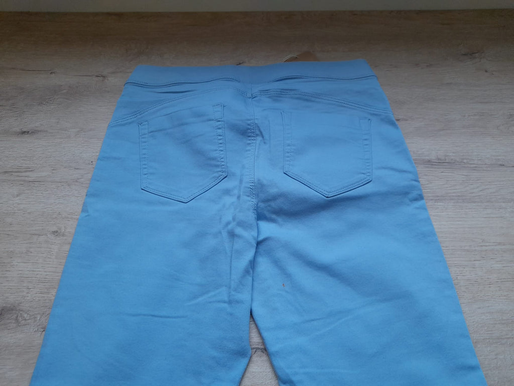PANTALÓN JOGGER AZUL CLARO ELÁSTICO (PEQUEÑA MANCHA PARTE TRASERA -FOTO-)