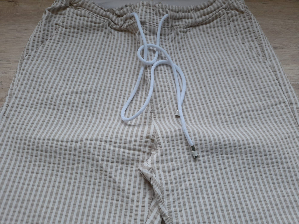 PANTALÓN BLANCO CON RAYAS BEIGE Y GOMA EN CINTURA