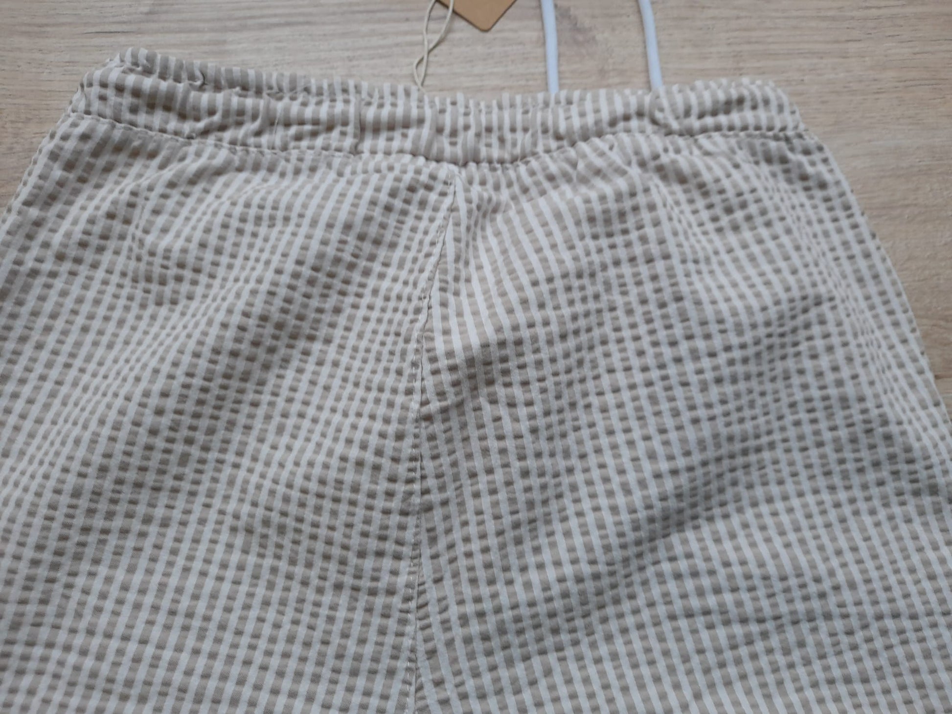 PANTALÓN BLANCO CON RAYAS BEIGE Y GOMA EN CINTURA