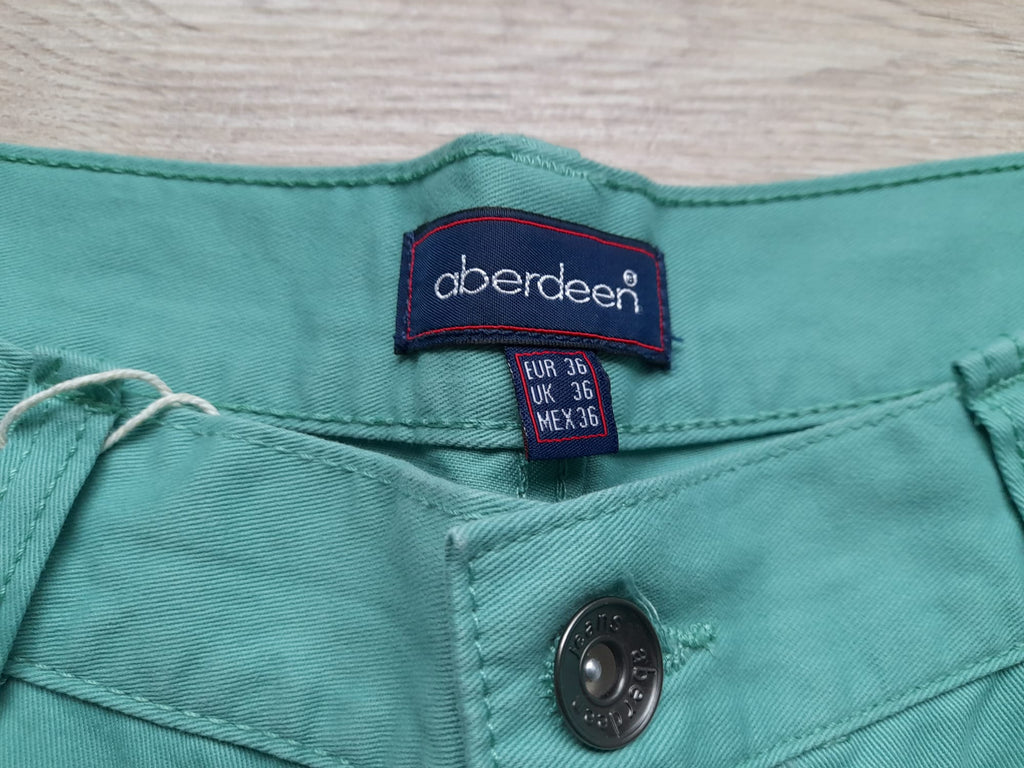 PANTALÓN TIPO VAQUERO VERDE MAR ELÁSTICO ( PEQUEÑA MANCHA MUSLO, INCLUIDA EN FOTO )