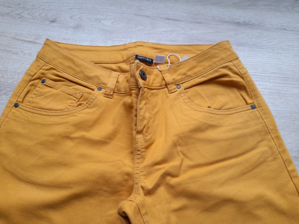 PANTALÓN MOSTAZA TIPO VAQUERO ELÁSTICO