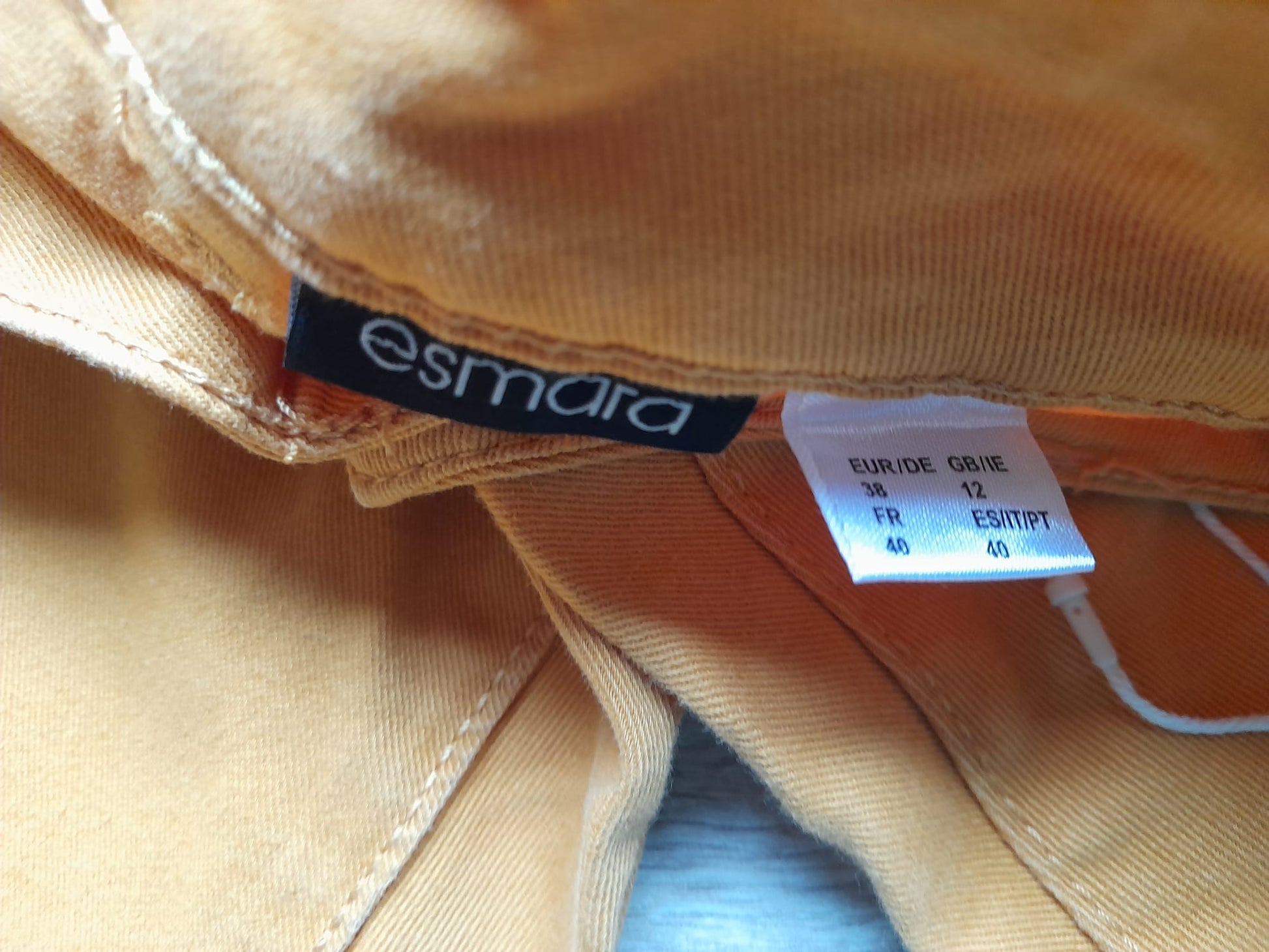 PANTALÓN MOSTAZA TIPO VAQUERO ELÁSTICO