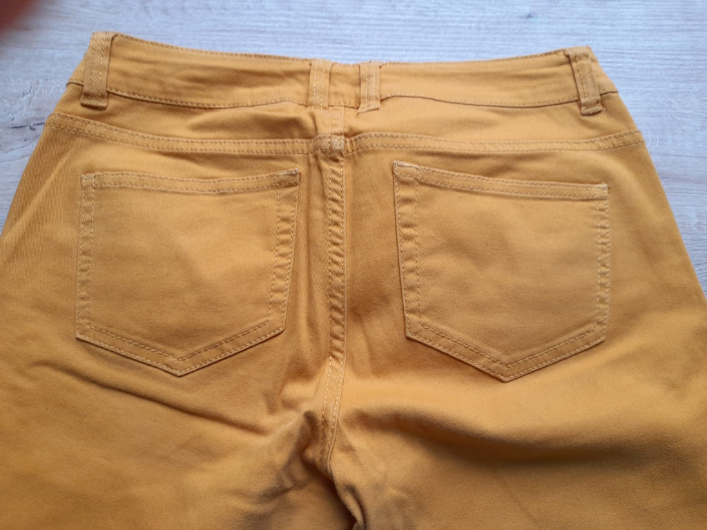 PANTALÓN MOSTAZA TIPO VAQUERO ELÁSTICO