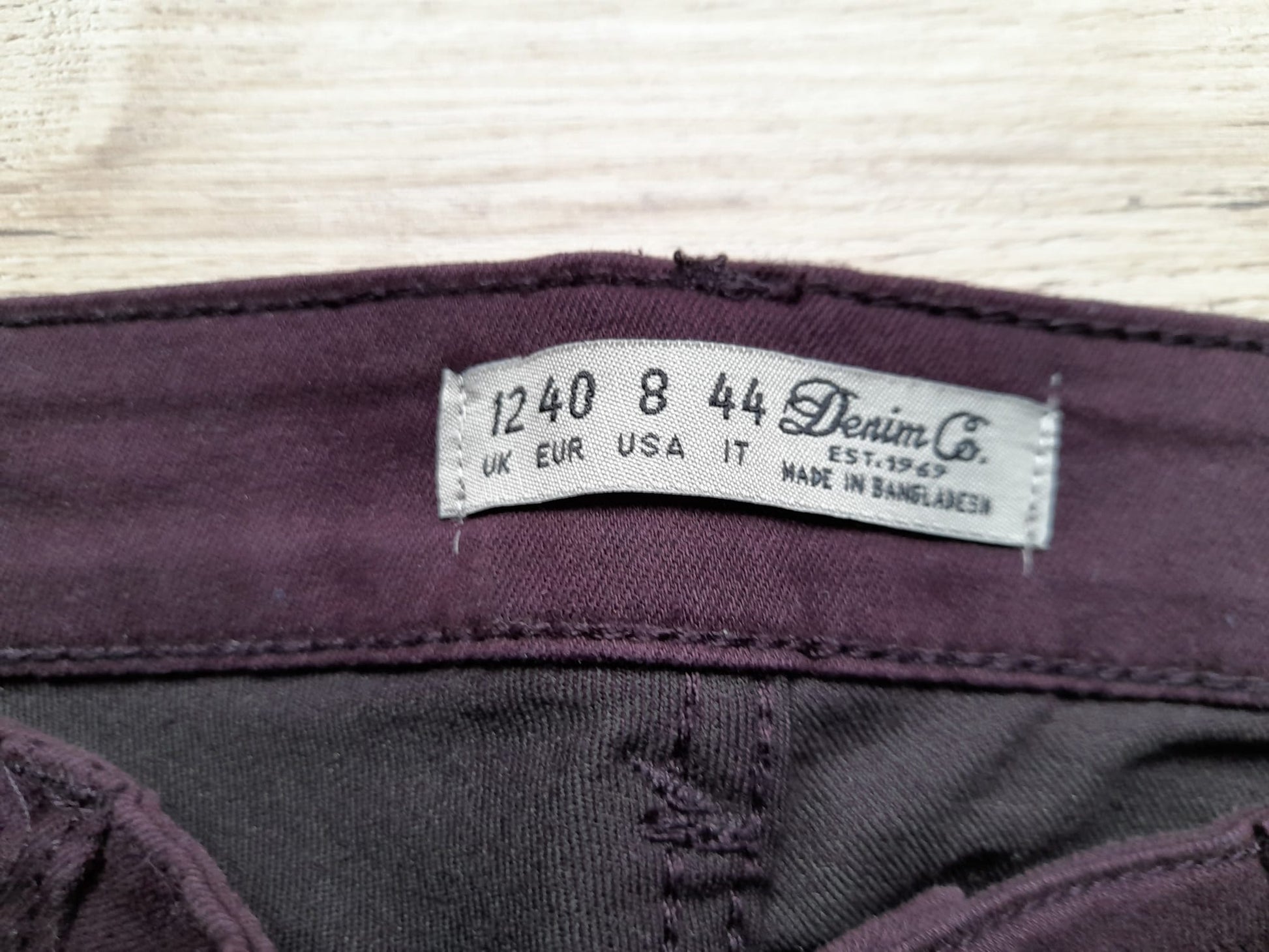 PANTALÓN BERENJENA TIPO VAQUERO ELÁSTICO
