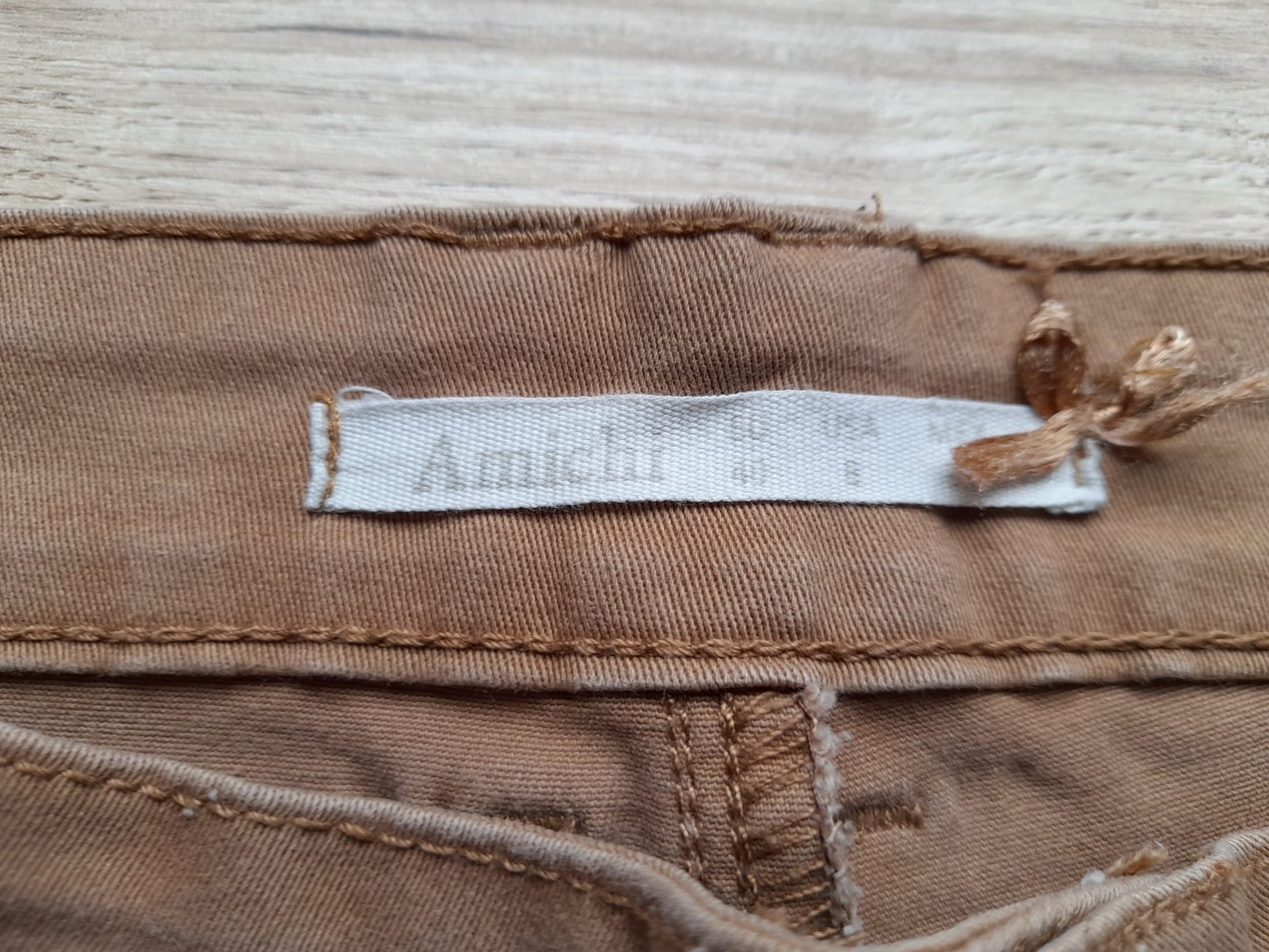 PANTALÓN TIPO VAQUERO COLOR TEJA ELÁSTICO