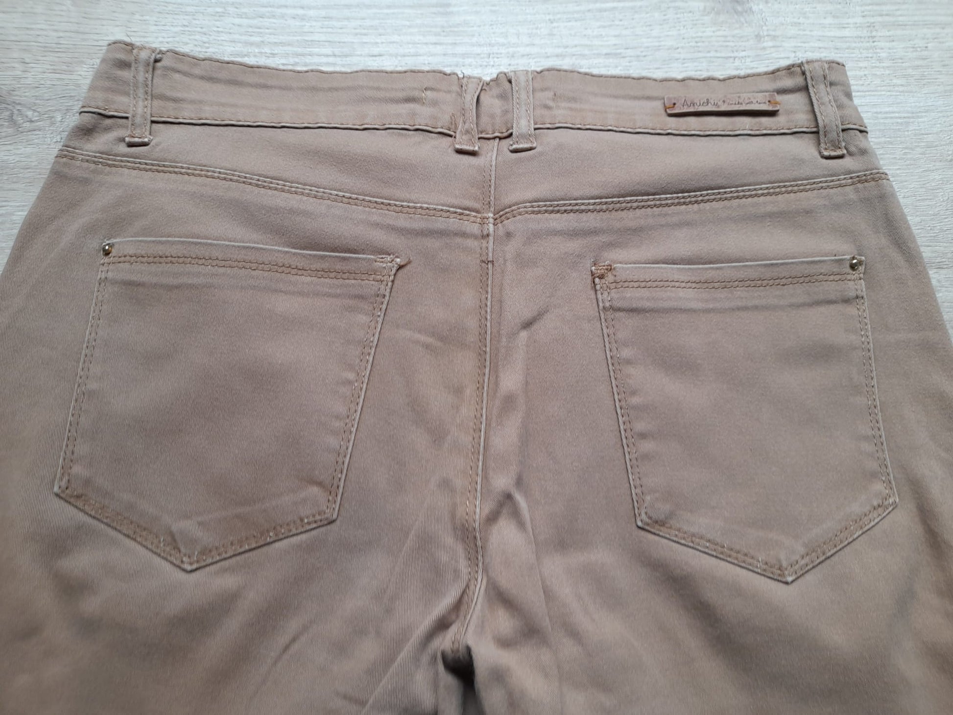 PANTALÓN TIPO VAQUERO COLOR TEJA ELÁSTICO