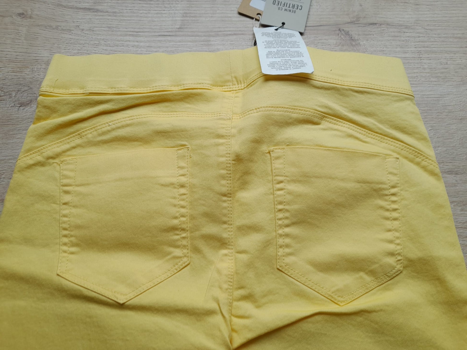 PANTALÓN TIPO JOGGER AMARILLO ELÁSTICO (CON ETIQUETA)
