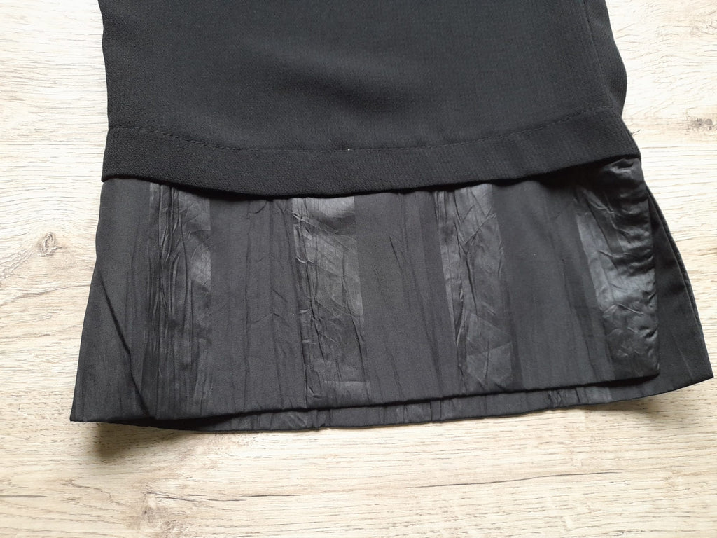 PANTALÓN NEGRO CON FORRO INTERIOR DE VESTIR CON VOLANTES EN TOBILLO