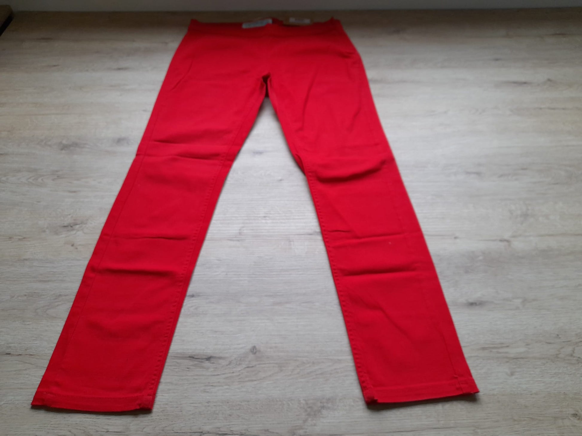 JOGGING ROJO ELÁSTICO CON CREMALLERA LATERAL