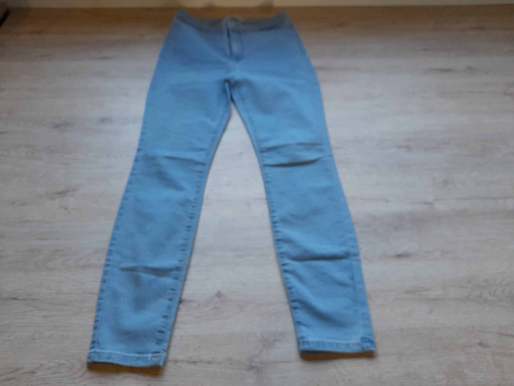 PANTALÓN TIPO JOGGER ELÁSTICO VAQUERO