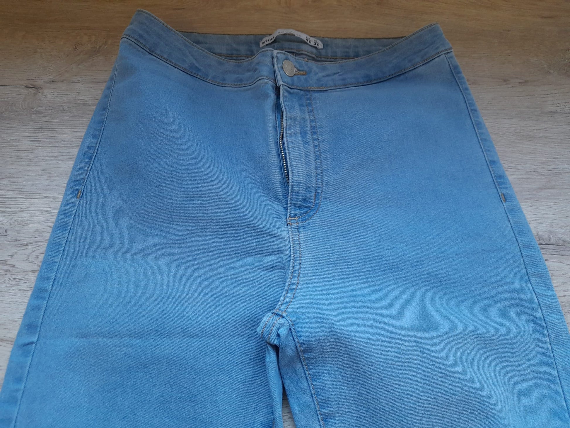 PANTALÓN TIPO JOGGER ELÁSTICO VAQUERO