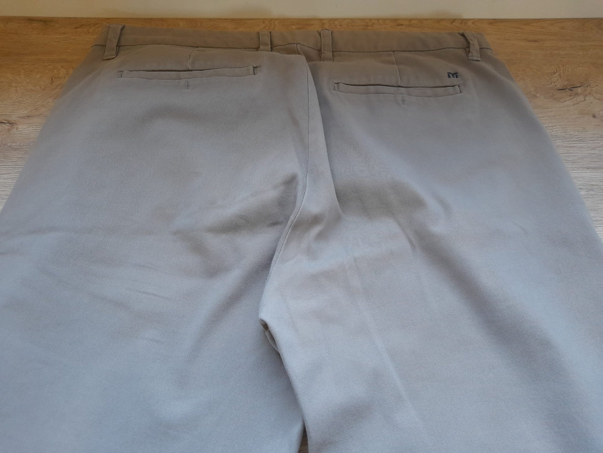 PANTALÓN TIPO CHINO CABALLERO BEIGE