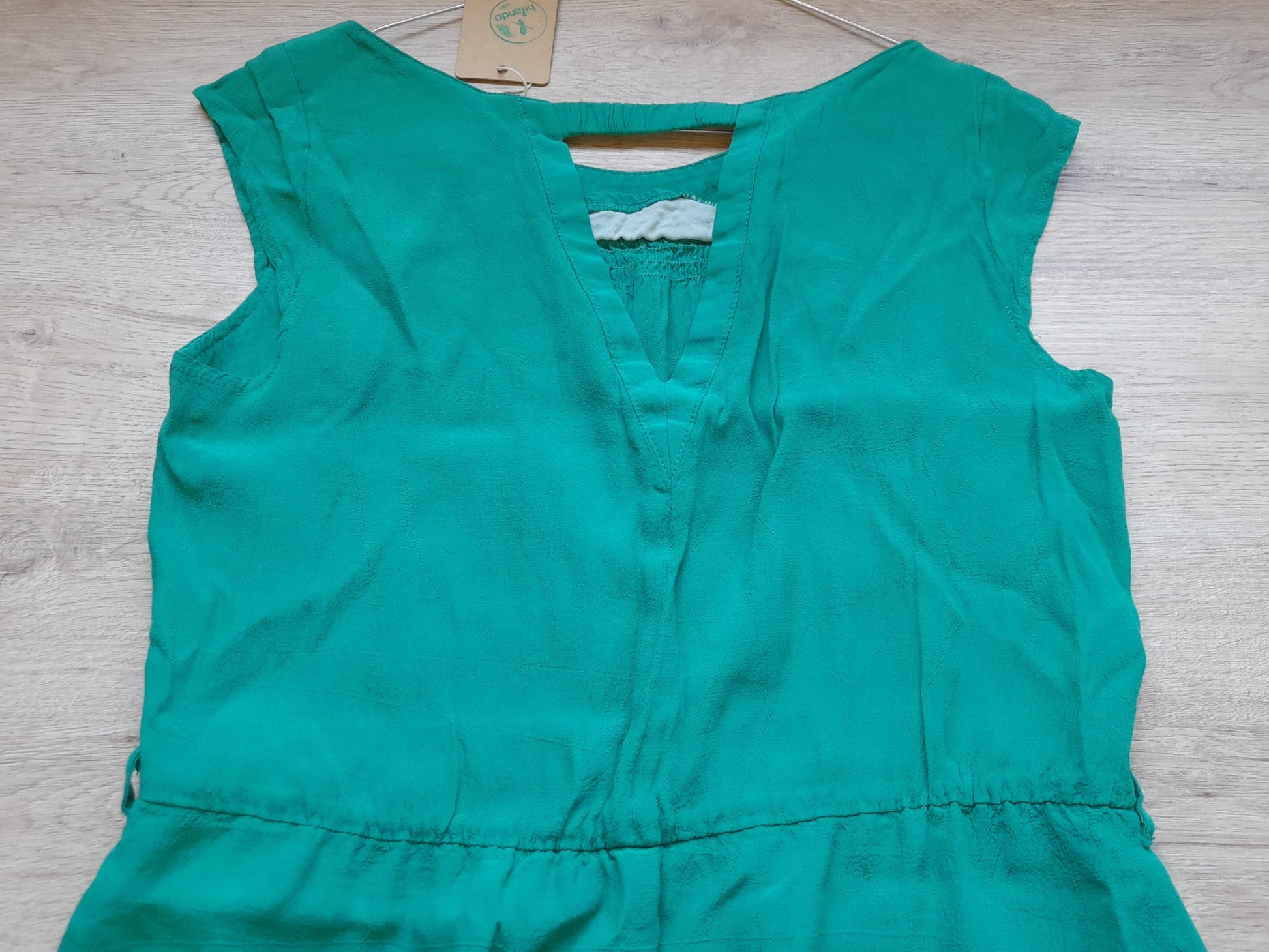 VESTIDO MIDI VERDE SIN MANGAS Y FORRO