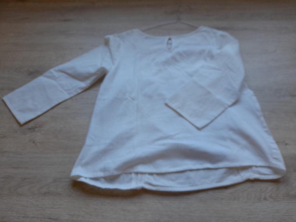 CAMISETA BLANCA CON MANGA FRANCESA Y BORDADO EN ROJO