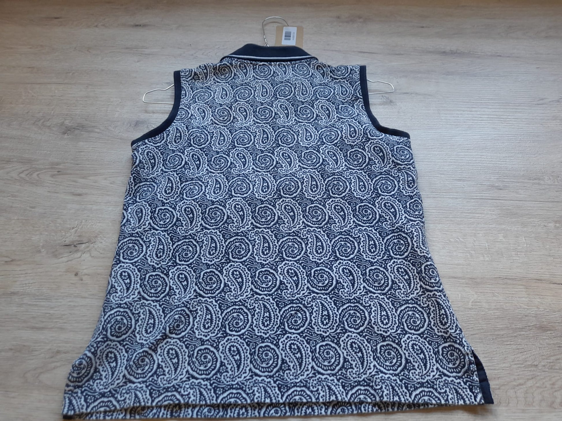 POLO SIN MANGAS MUJER AZUL MARINO CON ESTAMPADO