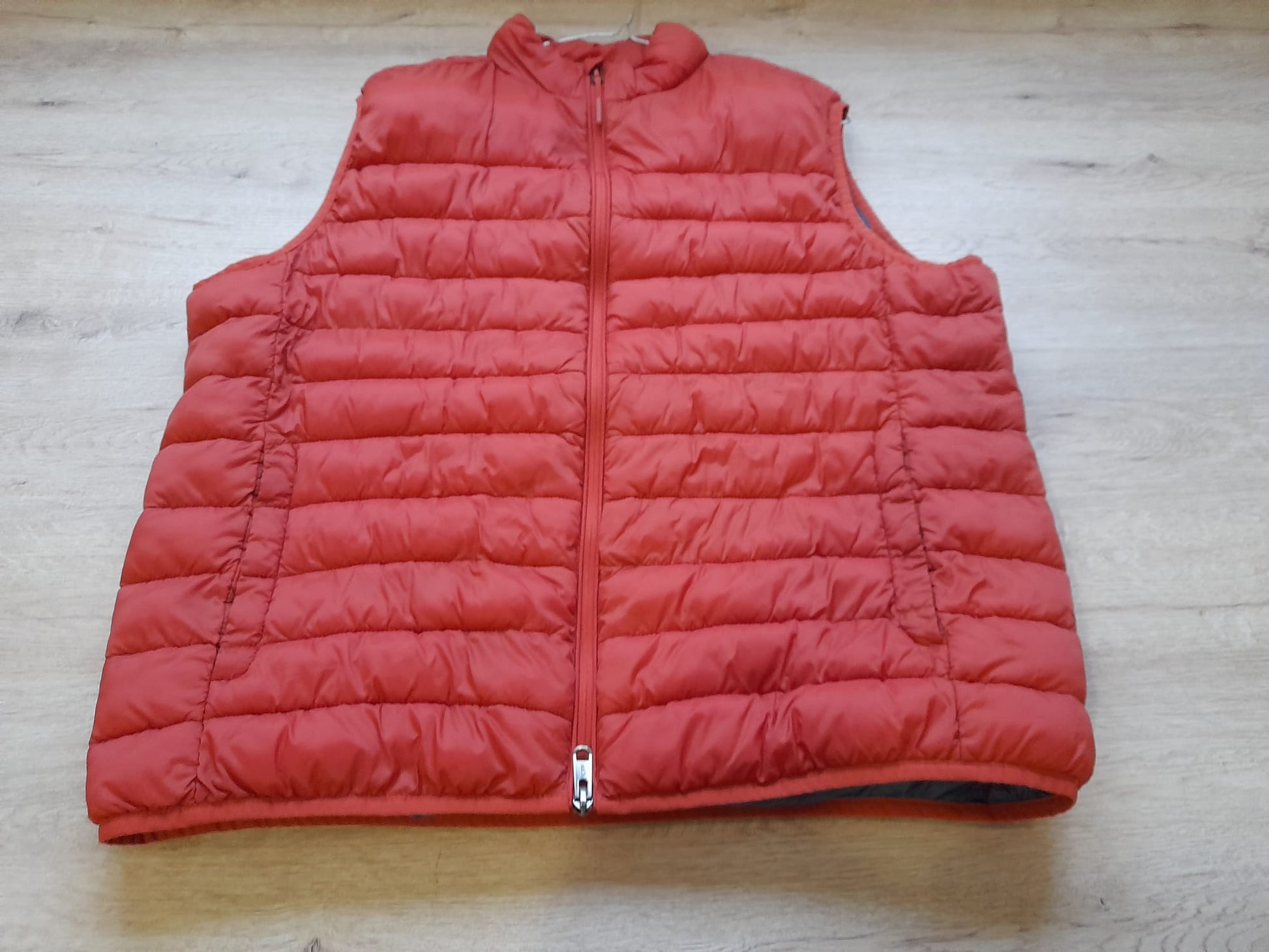 CHALECO PLUMAS IMPERMEABLE ROJO