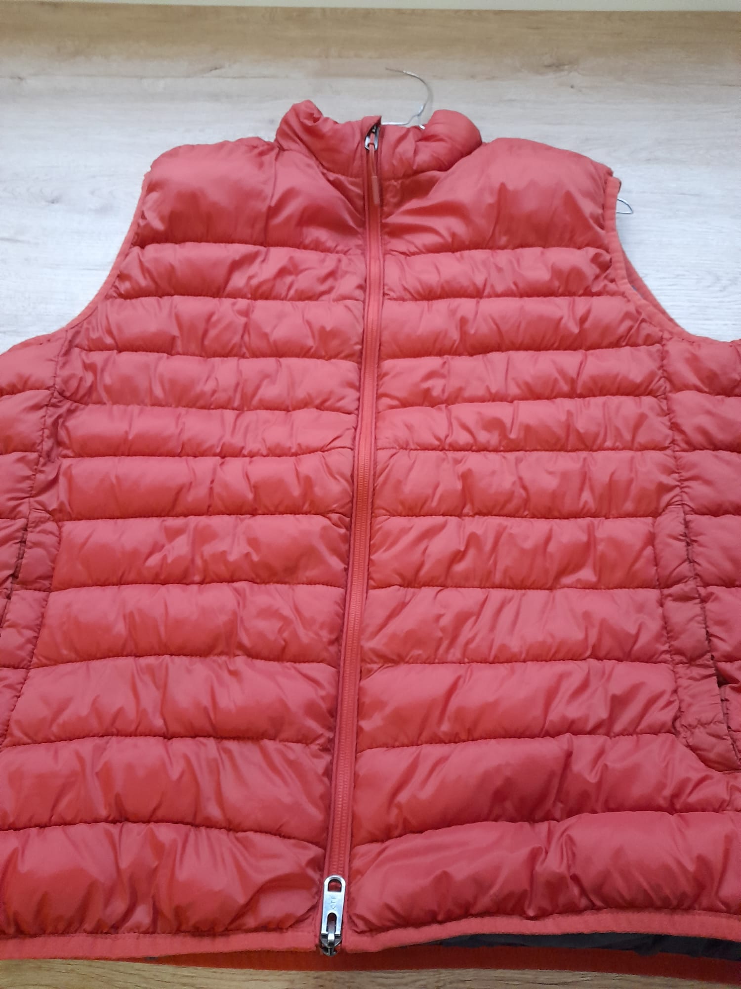 CHALECO PLUMAS IMPERMEABLE ROJO